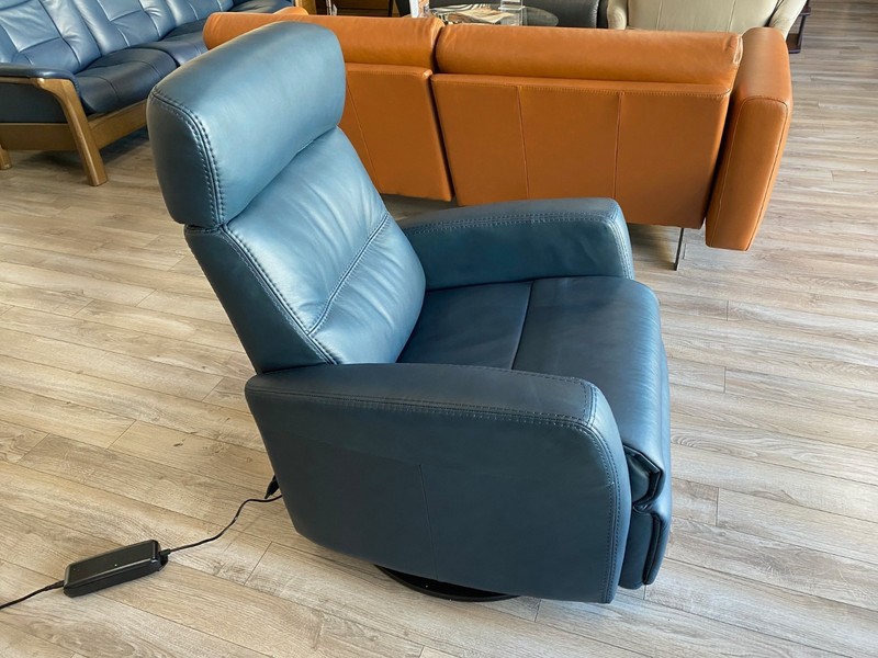 IMG Divani RM225 Medium Manual Relaxer Recliner Chair T415 Trend Pacific Leather gallery