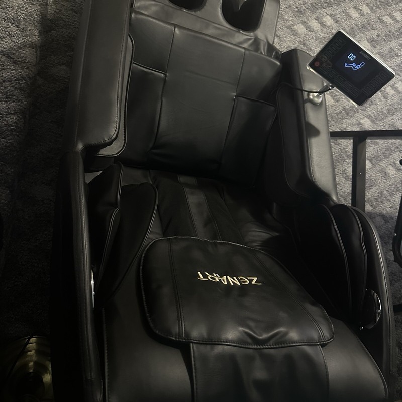 Recently Bought Massage Chair No Signs Of Use Looks Completely Brand New gallery