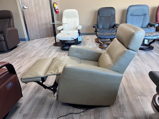 IMG Divani RM125 Small Power Relaxer Recliner Chair Trend T408 Sand Leather USB gallery