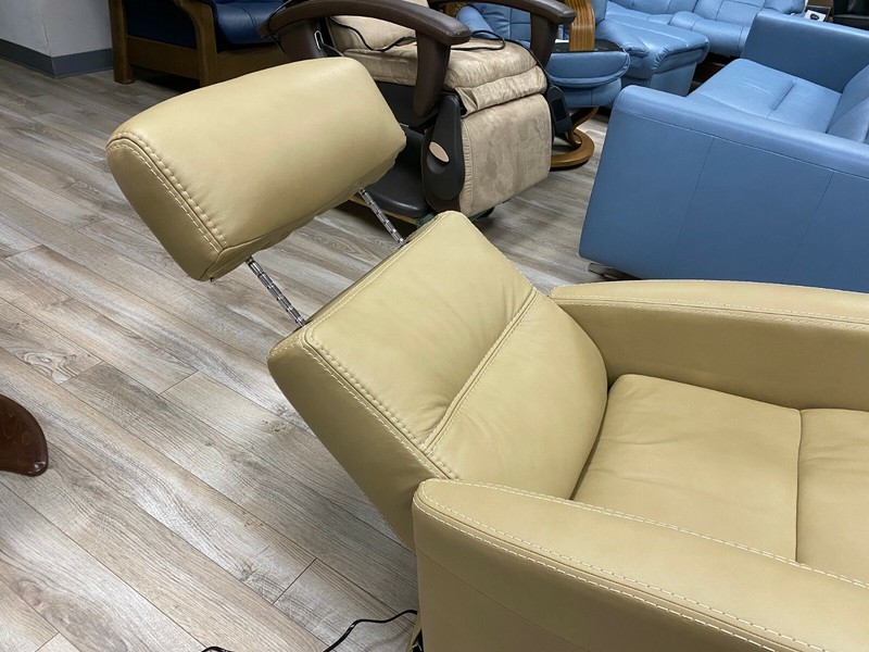 IMG Divani RM225 Medium Power Relaxer Recliner Chair Trend T408 Sand Leather USB gallery