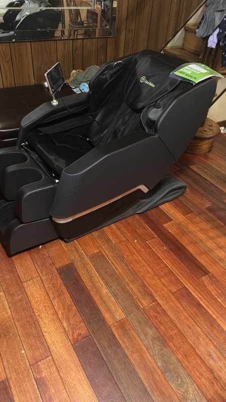 NEW MASSAGE CHAIR!!!, Bluetooth connection, easy to set up gallery