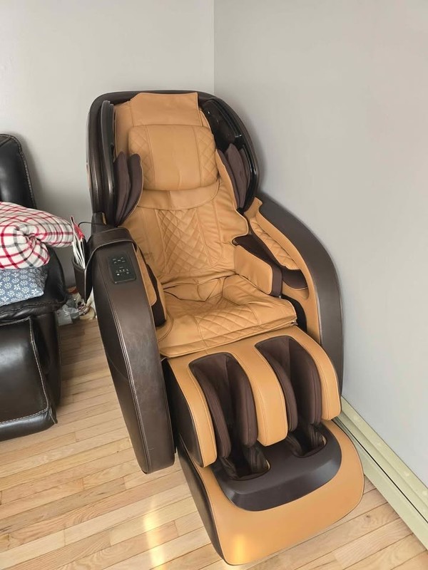 Kyota M888 Kokoro 4D Massage Chair - Grade A - Beige/Brown