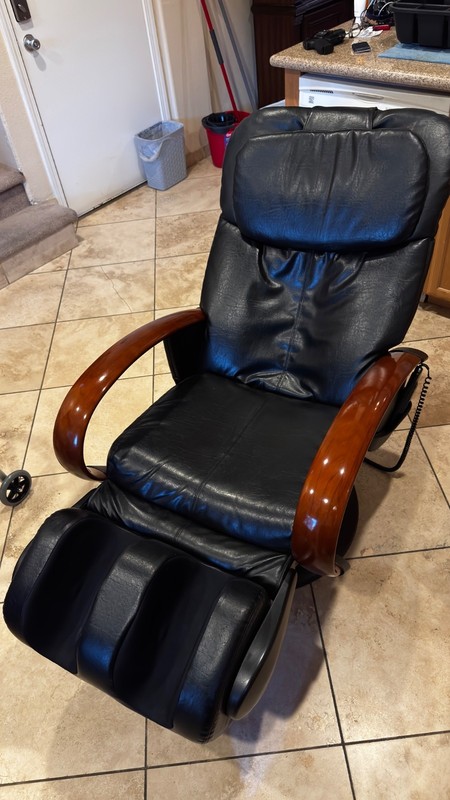High-quality HTT (Human Touch Technology) massage chair