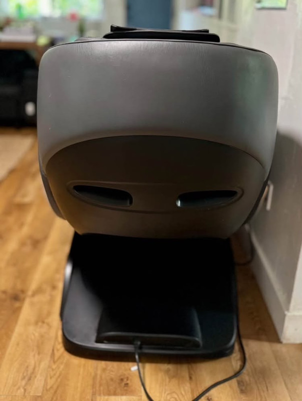 Human Touch Novo XT2 Premium Massage Chair Full Body 3D Zero Gravity Heat Remote gallery
