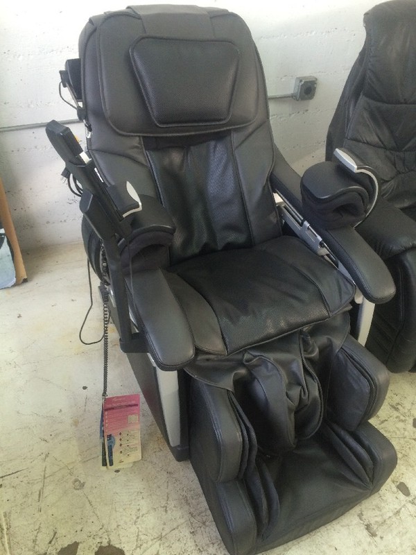 Inada Robo Massage Chair HCP-D5A gallery