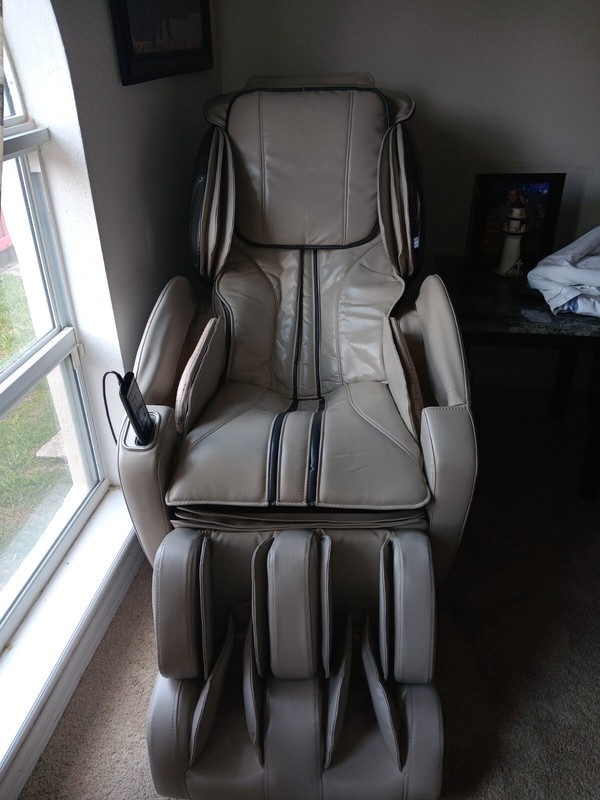 Luxury Massage Chair (EXCELLENT CONDITION) $1,400 gallery