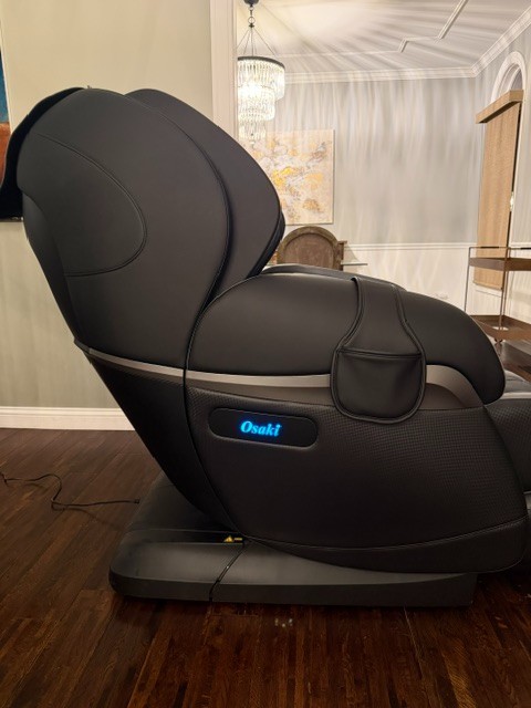 Osaki OS-4d Pro Maestro Massage Chair w/ Zero Gravity. Made in Japan Barely Used