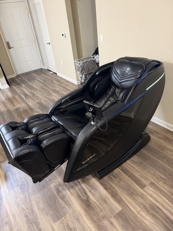 Brookstone BK-650 Zero Gravity Electric Massage Recliner, Black gallery