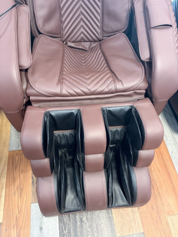 Luraco i9 Max Plus Massage Chair - MADE IN USA - FREE SHIPPING gallery