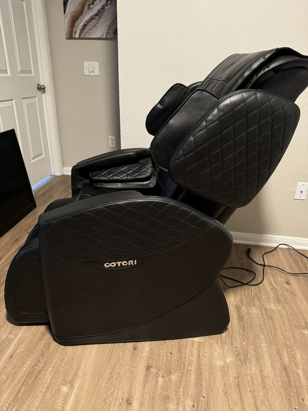 Gently used Ootori N500 Full Body Massage Chair- Zero Gravity Recliner-Black