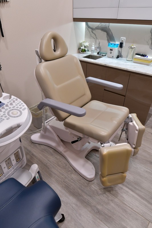 Motorized Procedure Chair /Ob/Gyn Chair/Massage Chair gallery