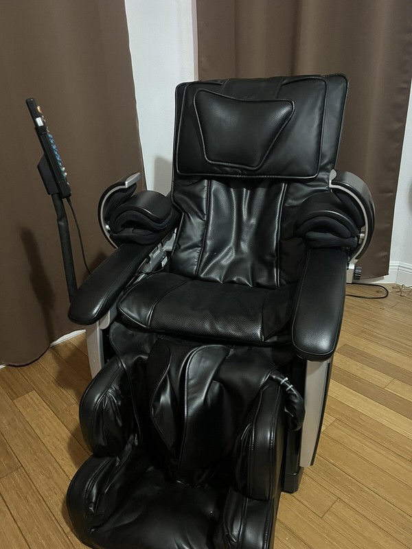 osim full body massage chair (pay in cash)