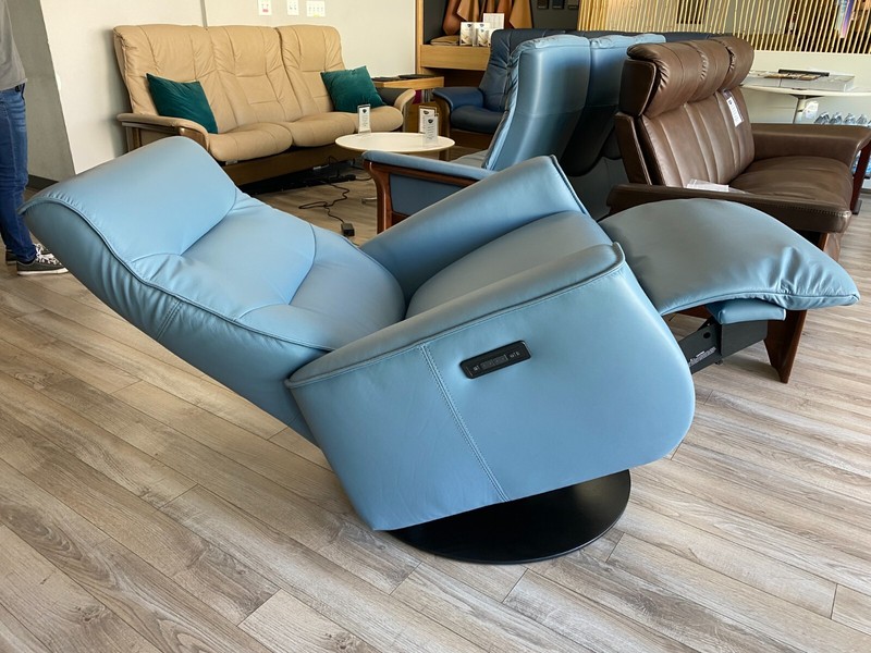 IMG Valletta Ergo Zero Gravity Advanced Glide Recliner XL in Lake Blue Leather