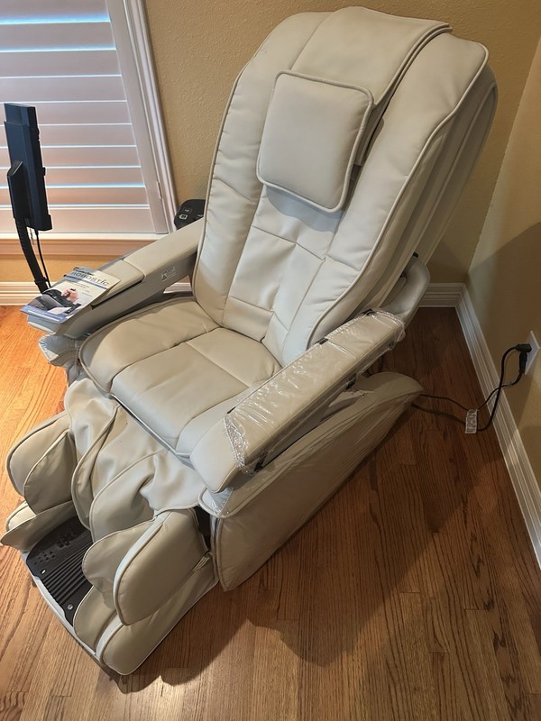 Inada Chair Robostic HCP-D6 Massage Chair Beige Shiatsu Back Foot Massage gallery