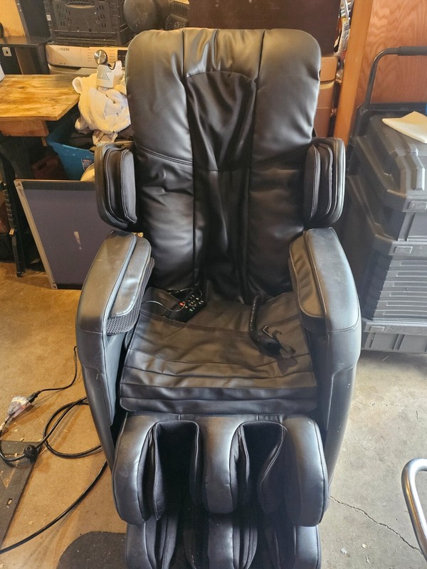 medical massage chair works great..excellent condition brand is slabway